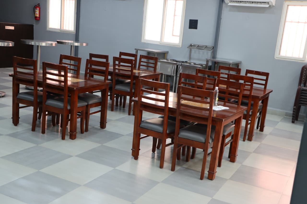 Leaf Kitchen Premium Seating Area